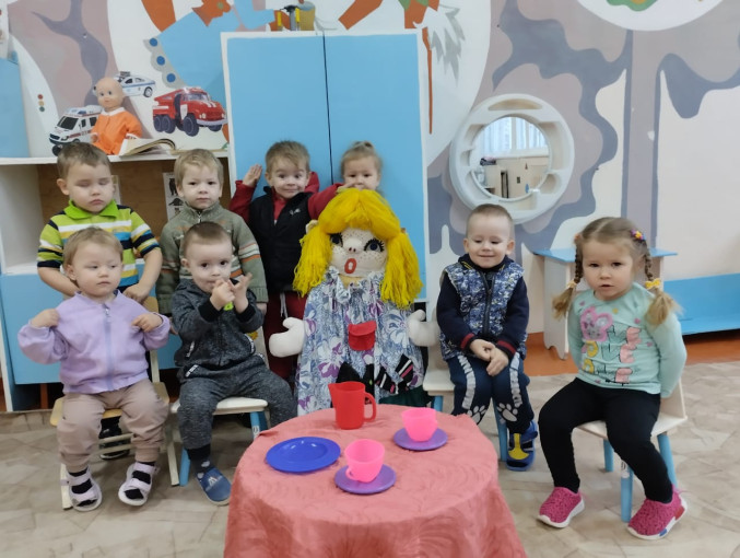 Зимние чудеса в младшей группе Зимние чудеса в младшей группе.